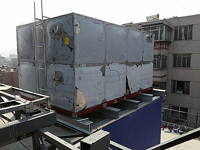 濟南卡普酒店不（bú）鏽鋼水箱安裝地