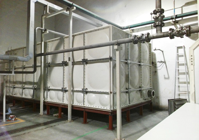 哈爾濱今麥（mài）郎飲品玻璃鋼水箱（xiāng）安裝實例