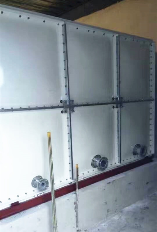 玻璃鋼水箱（xiāng）