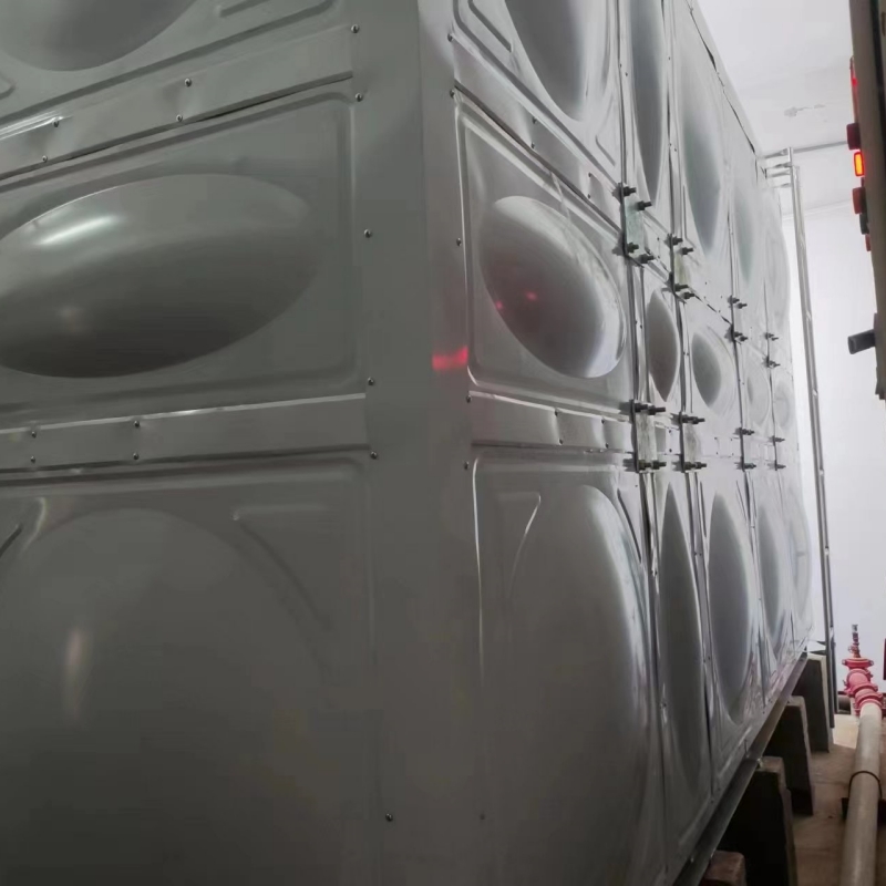 山東省德州市寧津縣寧津德百廣（guǎng）場樓頂 -玻璃鋼保（bǎo）溫水箱項目（mù）