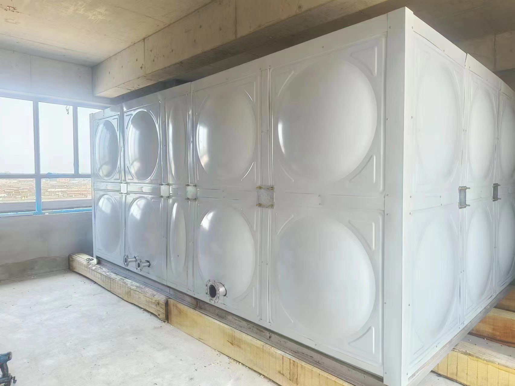 山西平遙東達蒲小學樓頂消防（fáng）水箱-玻璃鋼保溫水箱項目（mù）