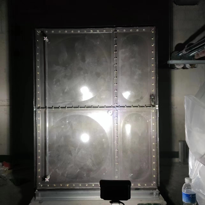 北京中國建築三局項目工程項目搪瓷鋼板水（shuǐ）箱安裝完畢