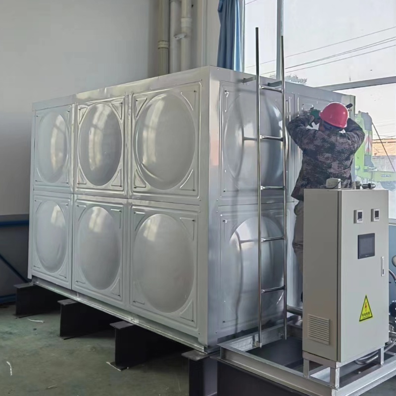 山東省濰坊星（xīng）宇集團不鏽鋼保溫水箱安裝完成