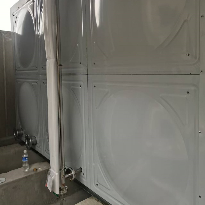 博興縣不鏽鋼保溫水箱安裝完成