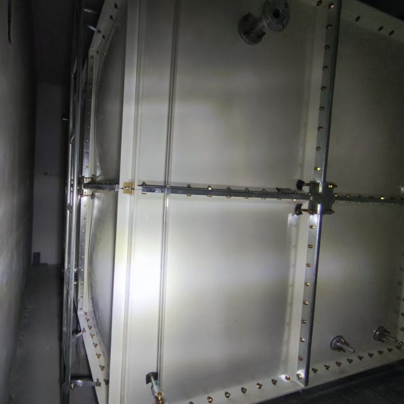 滄州（zhōu）市任丘市（shì）玻璃鋼水箱安裝完成